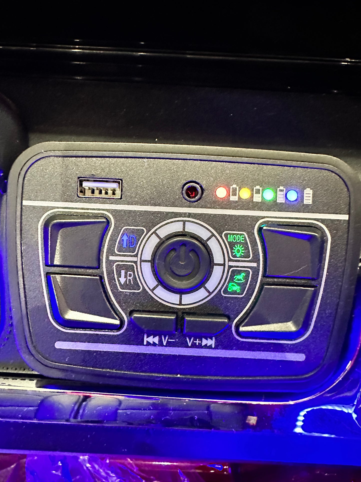 Model 6688 Urban e-Car – LED Lights, Bluetooth, 15 KM/H, 4-Motor Electric Ride