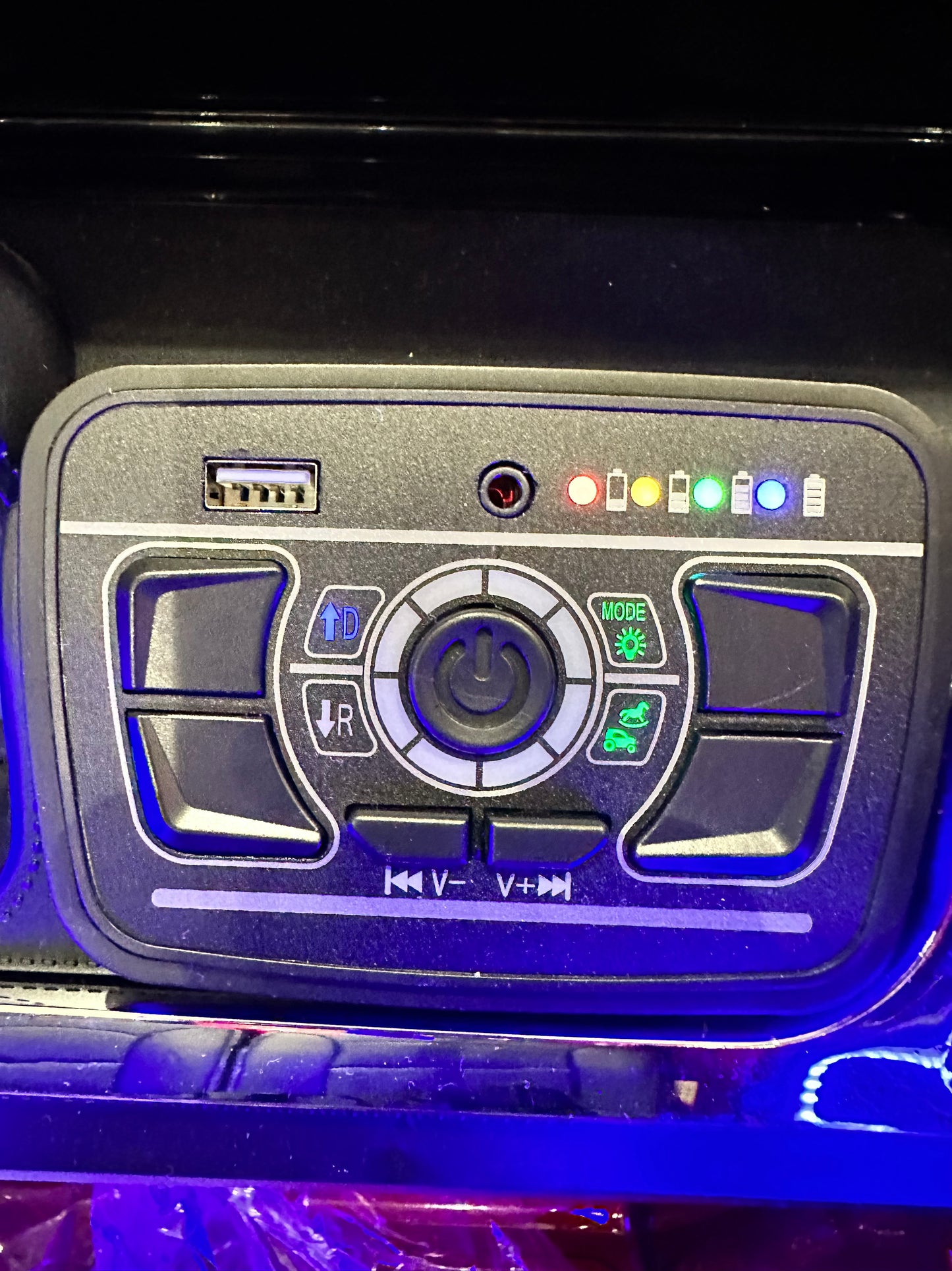 Model 6688 Urban e-Car – LED Lights, Bluetooth, 15 KM/H, 4-Motor Electric Ride